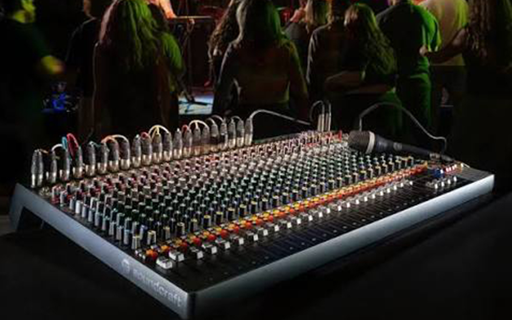 Mixer Analog Soundcraft Signature Plus