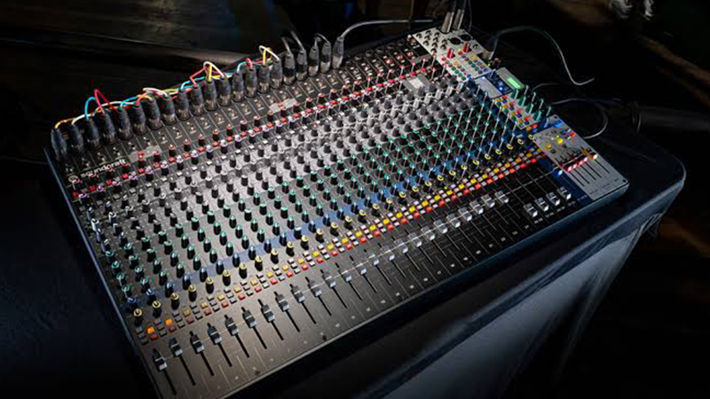 Soundcraft ra mắt bàn trộn Analog Signature Plus Series 2026