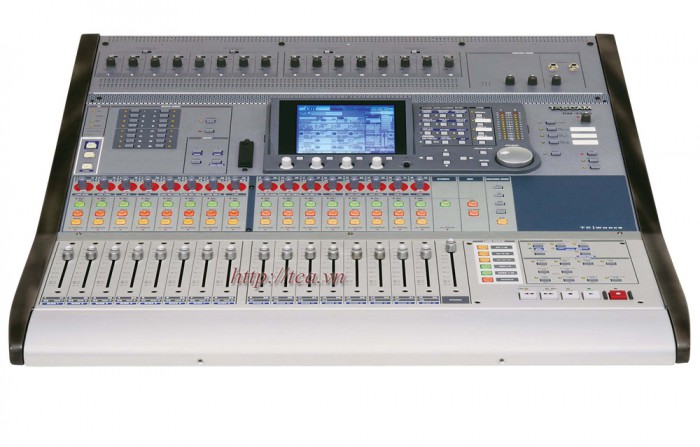 Mixer số TASCAM DM-3200